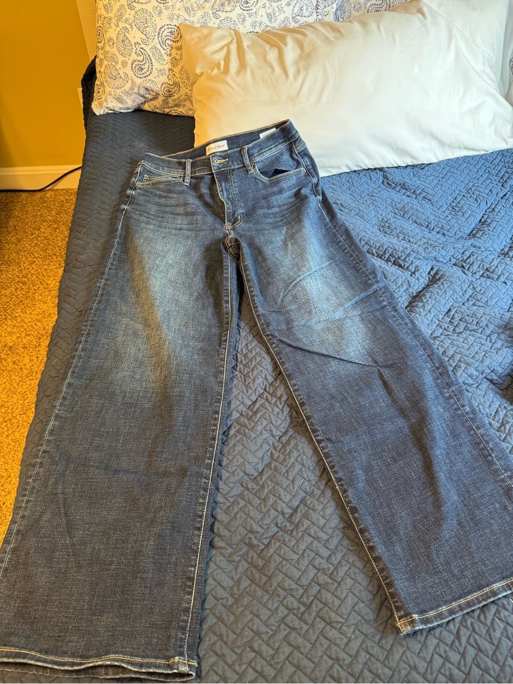 Studio Wide-Leg Jeans in Dark Blue Wash